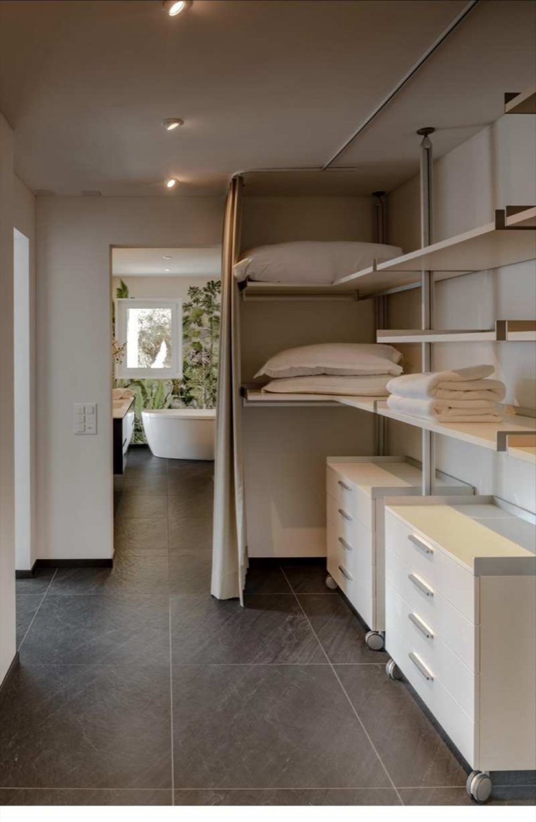 Ankleidezimmer & Bad